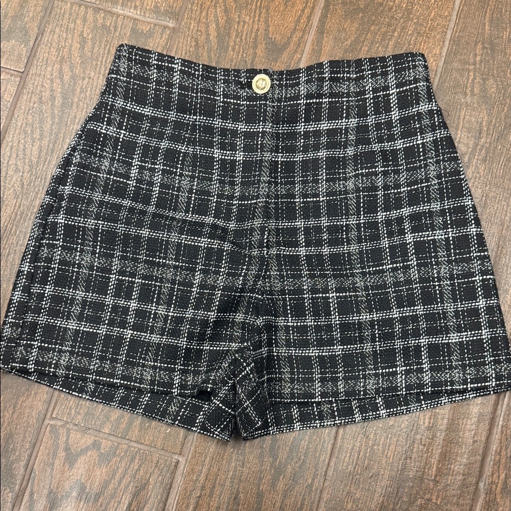 Stylish Black and White Plaid Women's Shorts